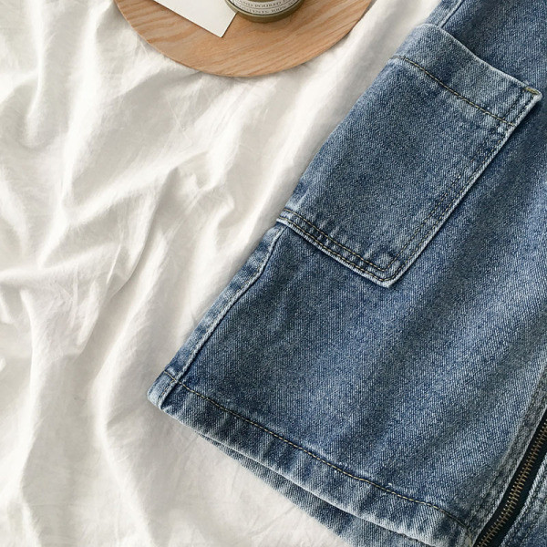 Modernus moteriškas sijonas aukštu juosmeniu ir užtrauktuku