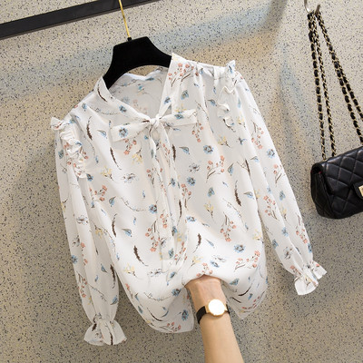 Madinga moteriška palaidinė su kaspinu, gėlių raštu ir 3/4 rankovėmis