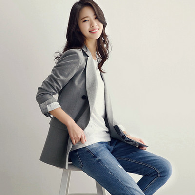 Mūsdienīga sieviešu jaka ar V-veida apkakli un pogām