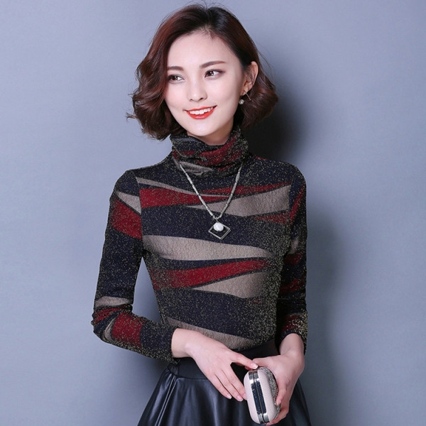 Moderna sieviešu blūze ar polo apkakli un spīdīgu efektu