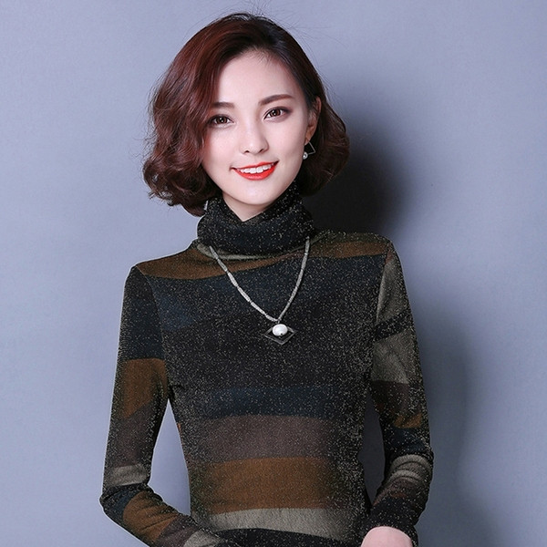 Moderna sieviešu blūze ar polo apkakli un spīdīgu efektu