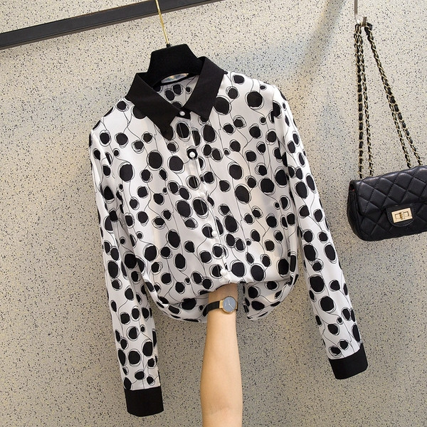 Moderna sieviešu punktveida blūze ar klasisku apkakli