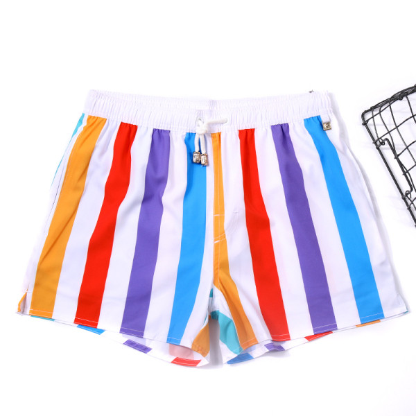 Актуални мъжки плажни шорти с цветно райе и еластична талия