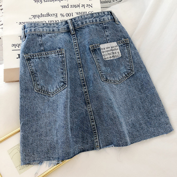 Moderni sieviešu svārki ar augstu vidukli un saplēstiem motīviem