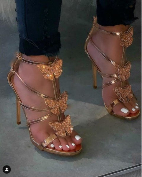 Elegantas sandales gadījumam ar 3D rotājumiem ar akmeņiem