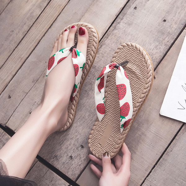 Дамски чехли с равна подметка и цветна каишка 