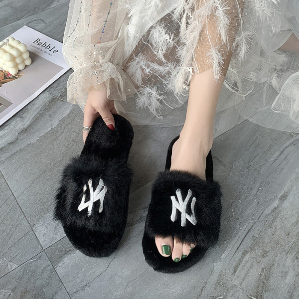 Sieviešu čības ar plakanu zoli ar dūnu un izšuvumu