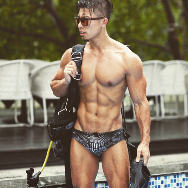 Jauna modeļa vīriešu peldkostīmu biksītes ar uzrakstu un saitēm jostasvietā