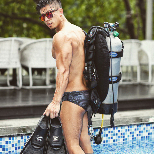 Jauna modeļa vīriešu peldkostīmu biksītes ar uzrakstu un saitēm jostasvietā