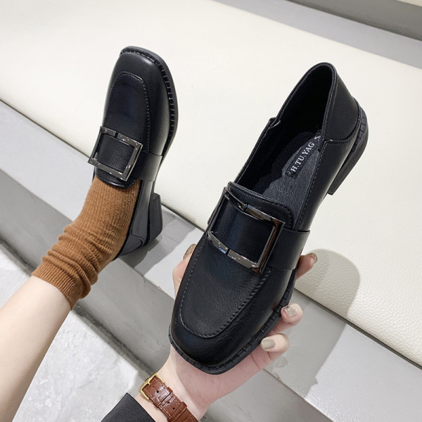 Sieviešu ikdienas mokasīni no eko ādas ar metāla sprādzi