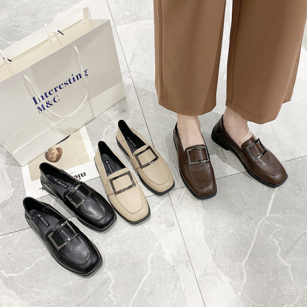 Sieviešu ikdienas mokasīni no eko ādas ar metāla sprādzi