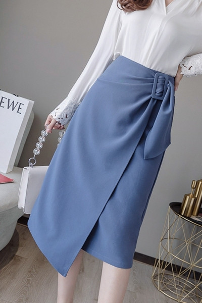 Laisvas moteriškas asimetrinis sijonas aukštu juosmeniu ir diržu