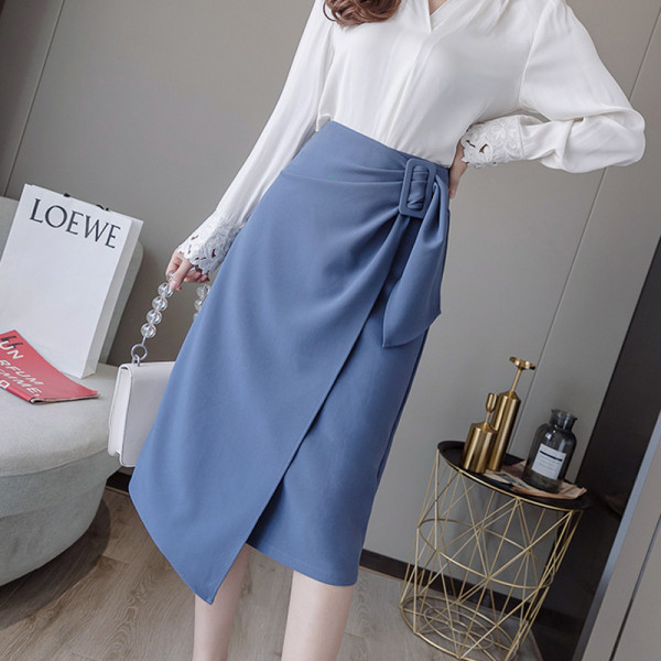 Laisvas moteriškas asimetrinis sijonas aukštu juosmeniu ir diržu