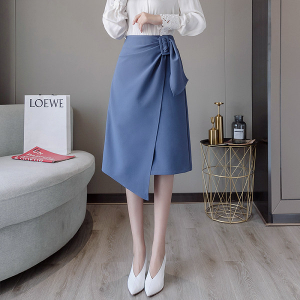 Laisvas moteriškas asimetrinis sijonas aukštu juosmeniu ir diržu