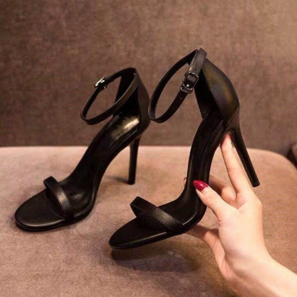 Sieviešu modernas augstpapēžu kurpes ar sprādzi