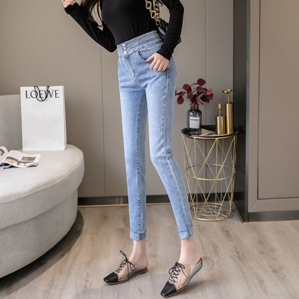 Jauns sieviešu džinsu modelis ar augstu vidukli un garumu 9/10