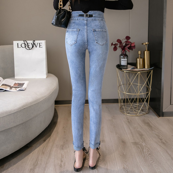 Jauns sieviešu džinsu modelis ar augstu vidukli un garumu 9/10