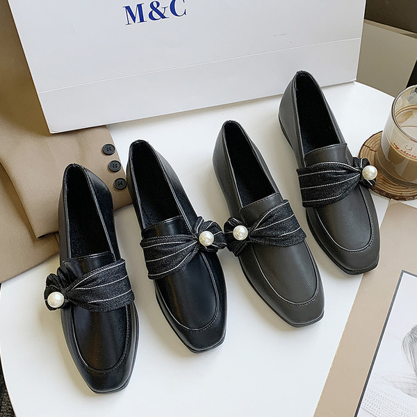 Ikdienas sieviešu apavi ar pērļu elementu - izgatavoti no eko ādas