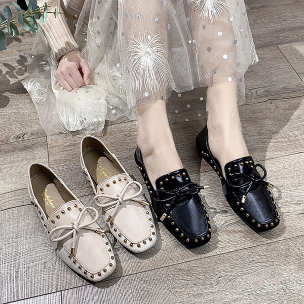 Női alkalmi cipő eko bőrből, lapos talppal, fém fűzőlyukkal