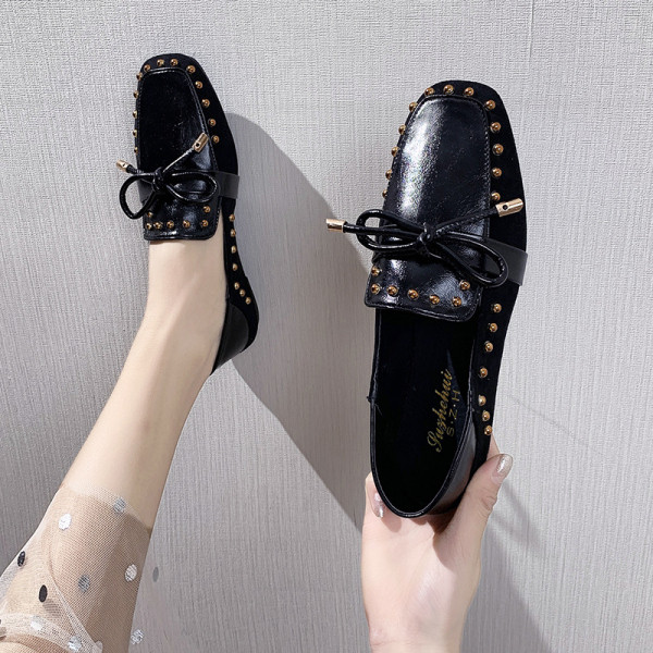 Női alkalmi cipő eko bőrből, lapos talppal, fém fűzőlyukkal