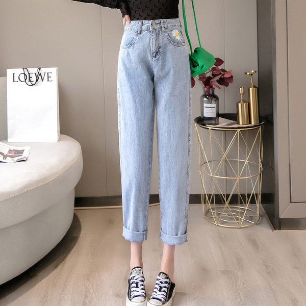 Új modell női farmer hímzéssel és magas derékkal - egyenes modell