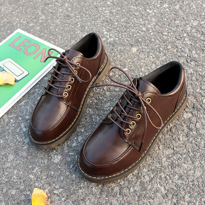 Moteriški laisvalaikio batai su užapvalintais raišteliais