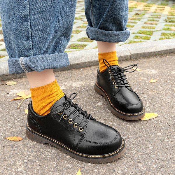 Moteriški laisvalaikio batai su užapvalintais raišteliais