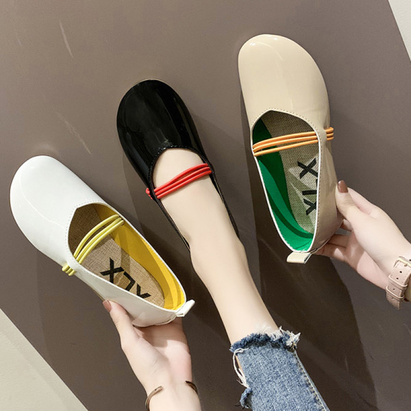 Női alkalmi cipő színes pánttal, lapos talppal