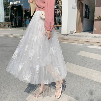 Κομψό  μοντέλο  γυναικεία φούστα από τούλι με  κεντήματα