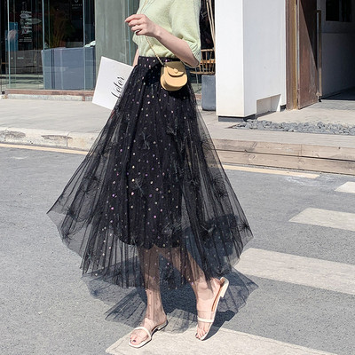 Κομψό  μοντέλο  γυναικεία φούστα από τούλι με  κεντήματα