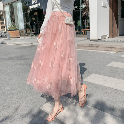 Κομψό  μοντέλο  γυναικεία φούστα από τούλι με  κεντήματα