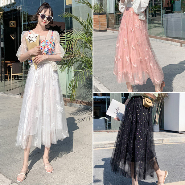 Κομψό  μοντέλο  γυναικεία φούστα από τούλι με  κεντήματα