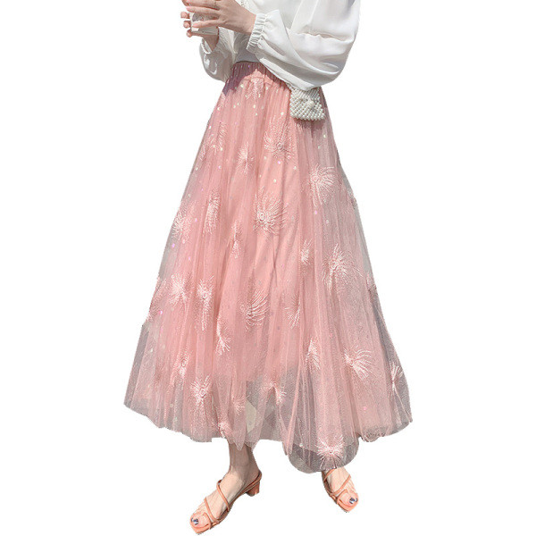 Κομψό  μοντέλο  γυναικεία φούστα από τούλι με  κεντήματα