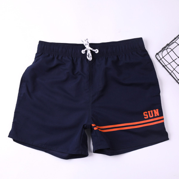 Vīriešu pludmales šorti ar elastīgu jostasvietu un uzrakstu