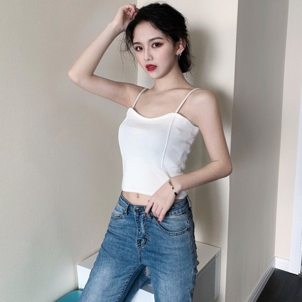 Aktuális női felső vékony pántokkal