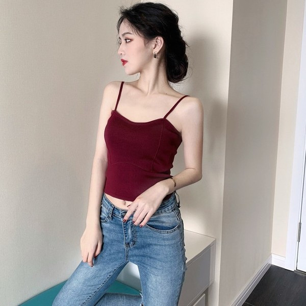 Aktuális női felső vékony pántokkal