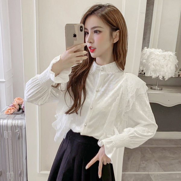 Stilingi moteriški aksominiai marškiniai su nėriniais ir sagomis