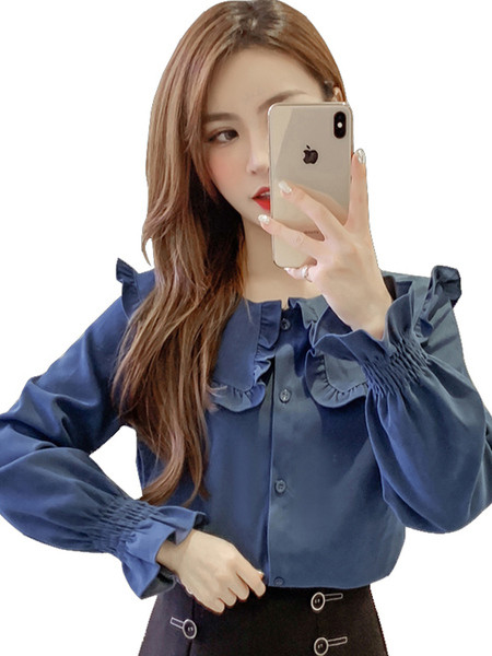 Sieviešu ikdienas krekls ar ovālu kakla izgriezumu, pogām un garām piedurknēm