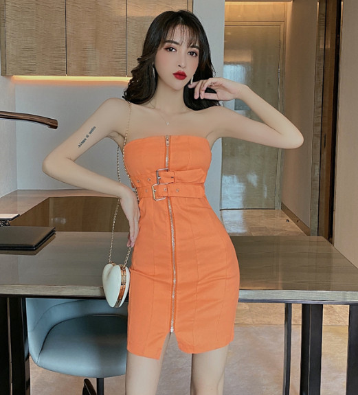 Naujo modelio trumpa suknelė su užtrauktuku ir dirželiu