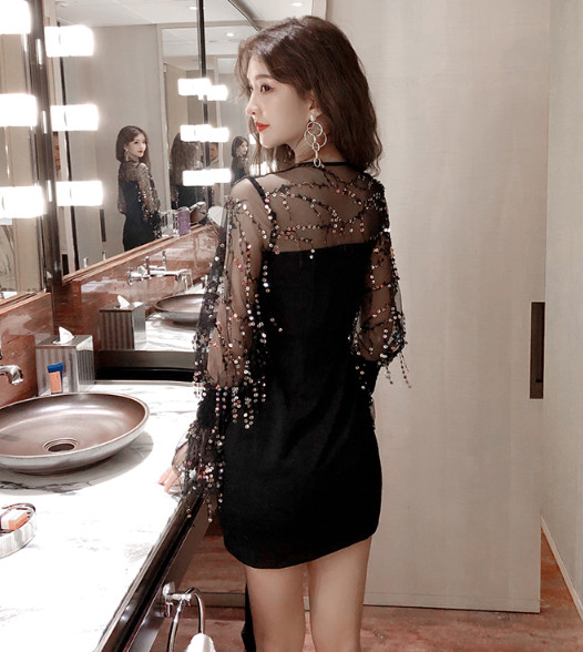 Rochie mulată, cu mâneci din tul și paiete