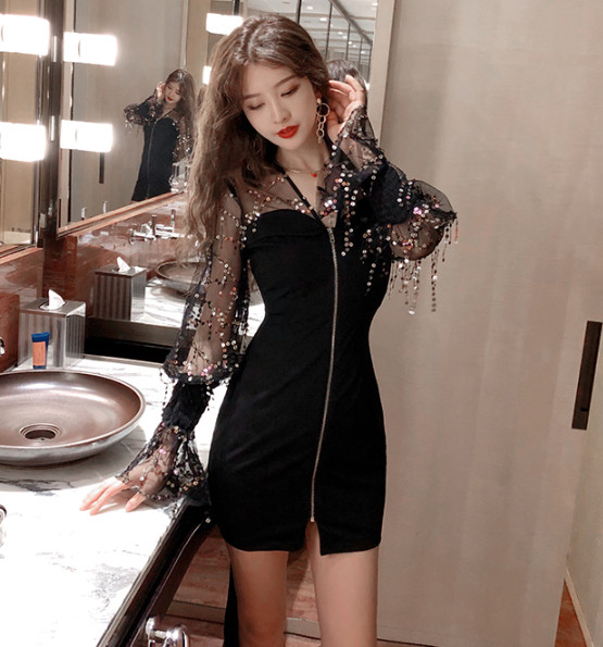 Rochie mulată, cu mâneci din tul și paiete