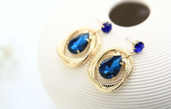 Stilīgi sieviešu karājoši auskari ar zilu akmeni