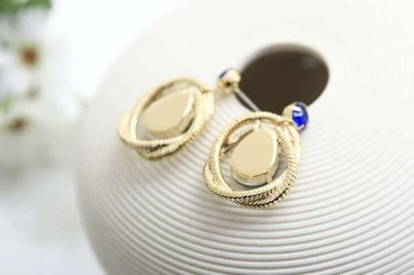 Stilīgi sieviešu karājoši auskari ar zilu akmeni