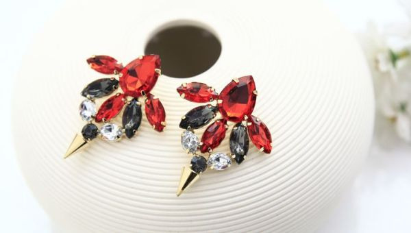 Elegantsed naiste värviliste kivikestega kõrvarõngad