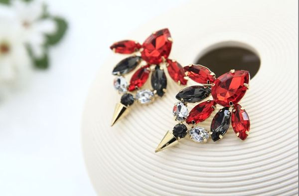 Elegantsed naiste värviliste kivikestega kõrvarõngad