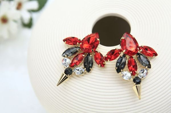 Elegantsed naiste värviliste kivikestega kõrvarõngad