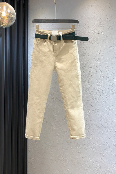 Alkalmi női farmer övvel, magas derékkal, bézs színben