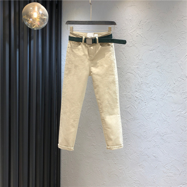 Alkalmi női farmer övvel, magas derékkal, bézs színben