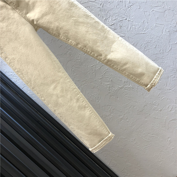 Alkalmi női farmer övvel, magas derékkal, bézs színben