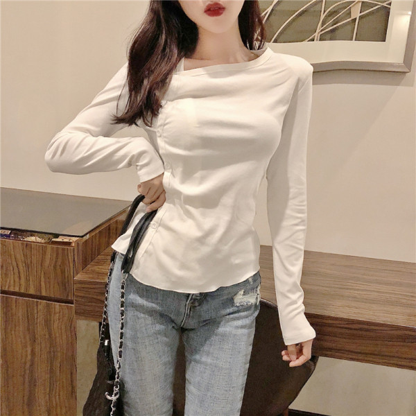 Sieviešu blūze ar garām piedurknēm un pogām